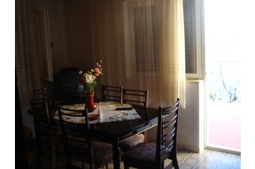 Kroatija Privát Okrug Donji, Eksterjeras